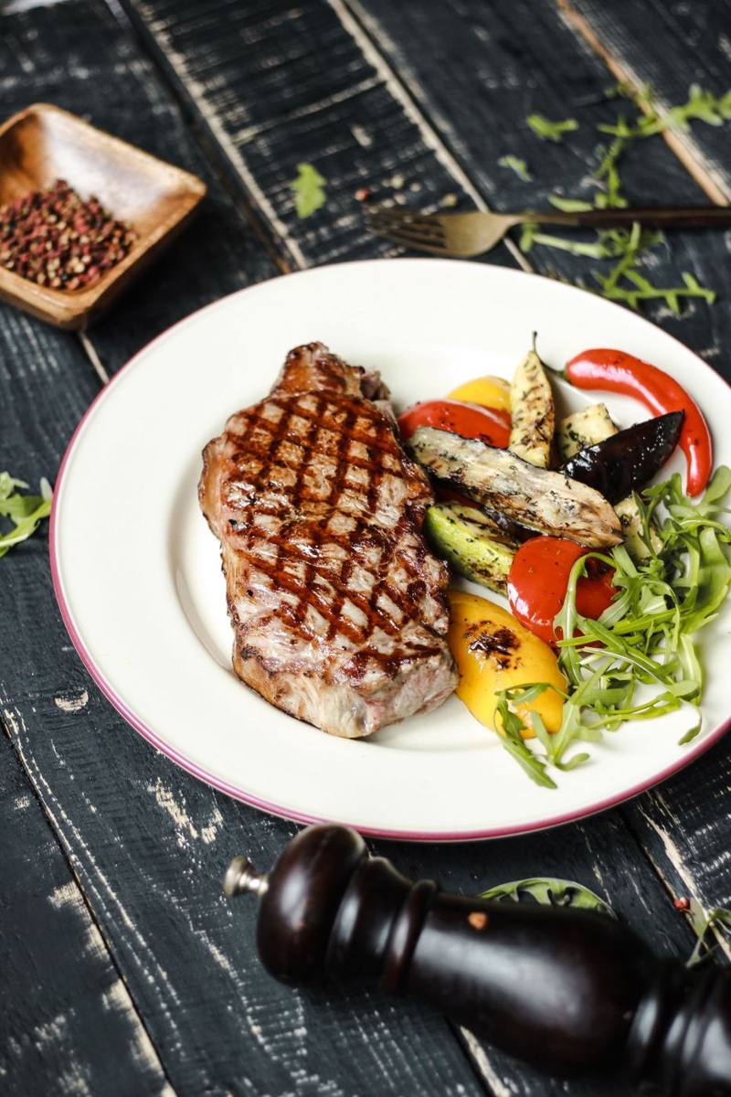 Entrecot a la brasa con verduras asadas