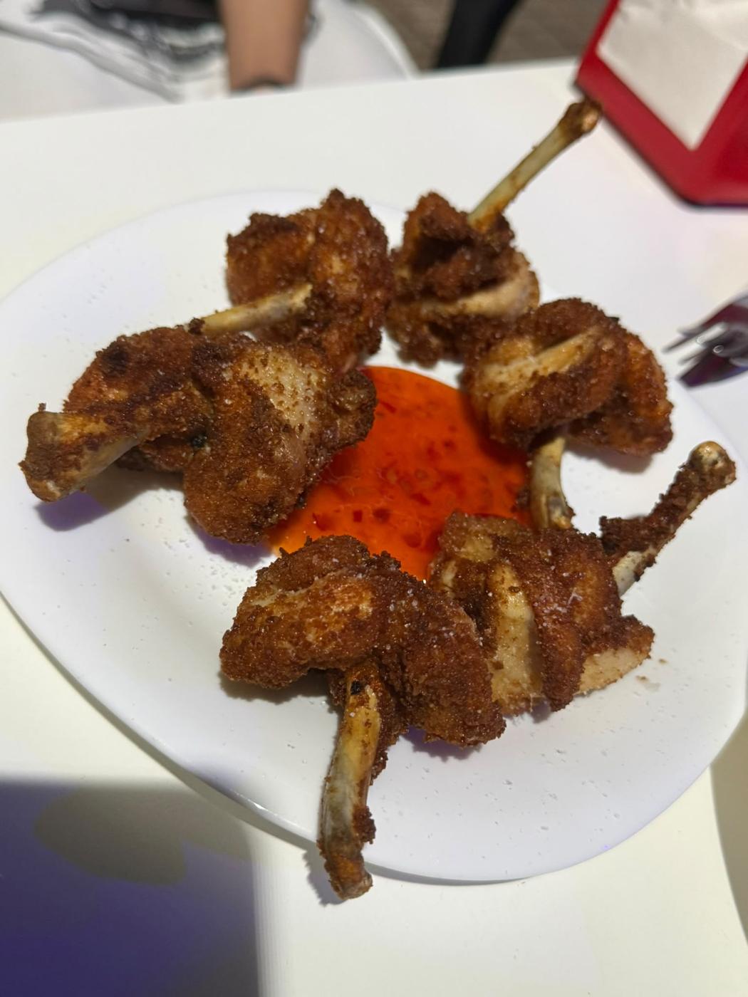 Alitas de pollo rebozadas con salsa